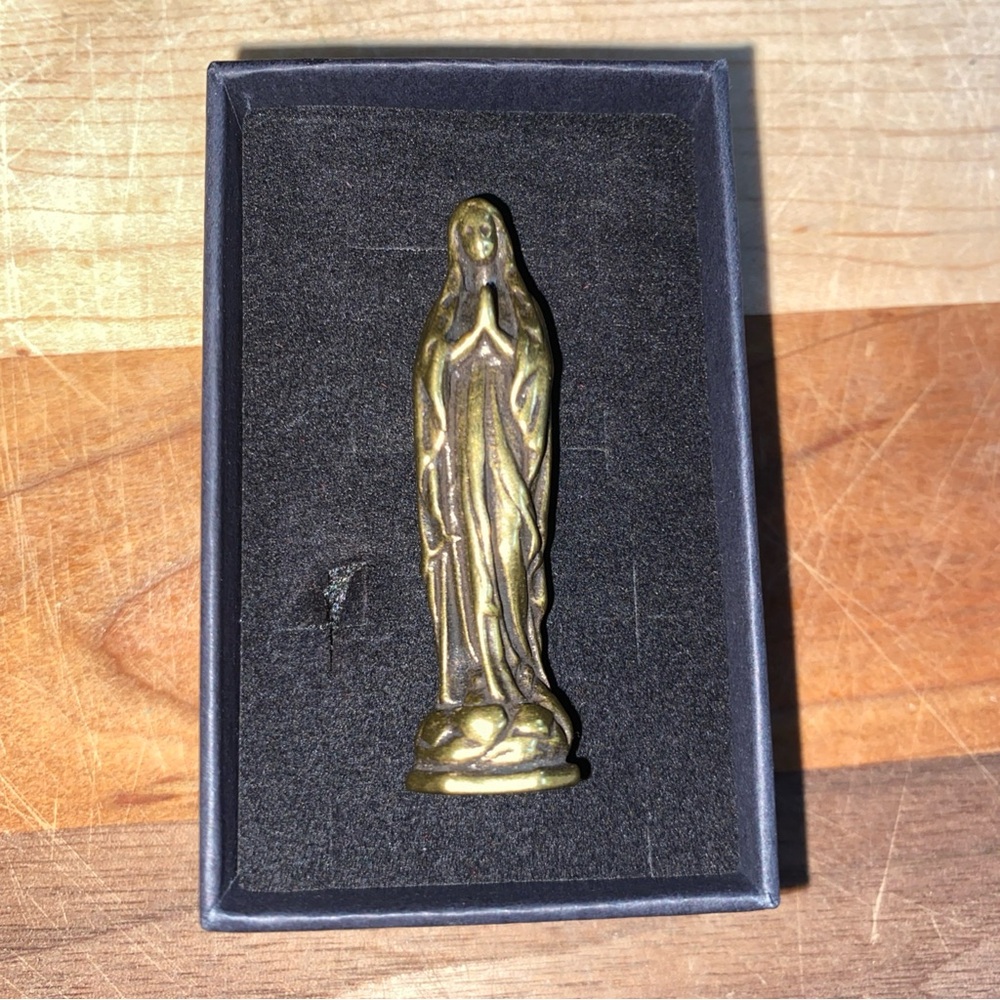 2” Small Vintage Style Brass Figurine of the Virgin Mary with Key Chain Loop - Picture 2 of 9
